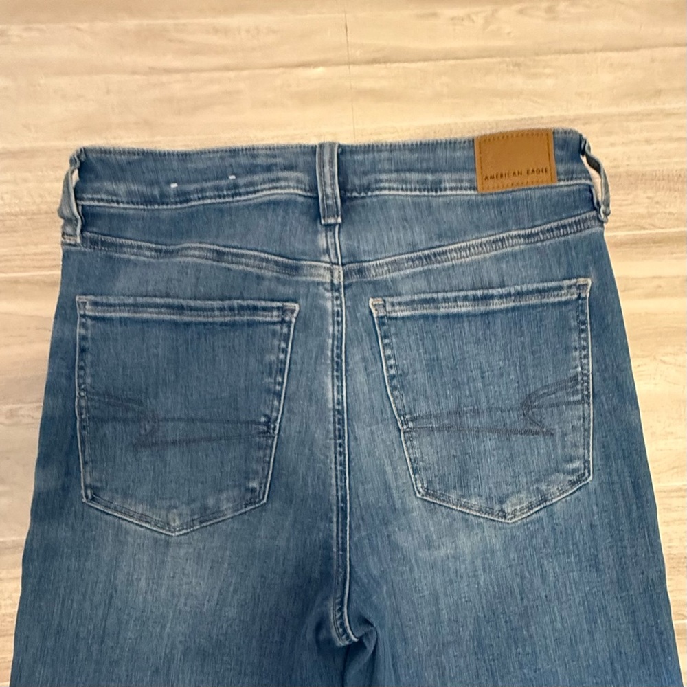 American Eagle Super Hi-Rise Flare Jeans — Size 6 Regular - Picture 4 of 11